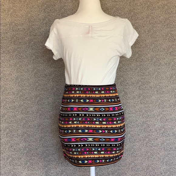 ✨💫Bright Print Bodycon Mini Skirt💫✨ - Picture 3 of 3